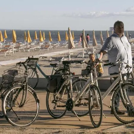 Adorable Seaview Flat At Pineta Appartement Grado