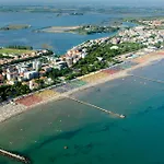 Adorable Seaview Flat At Pineta *