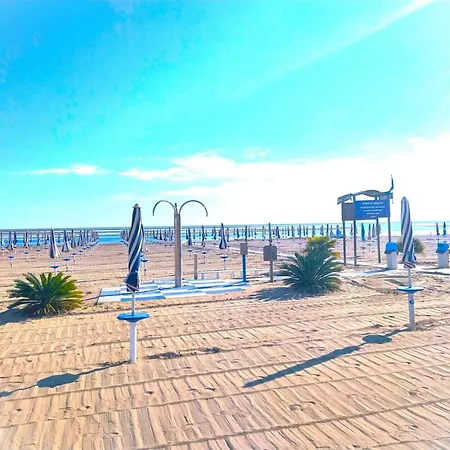 Adorable Seaview Flat At Pineta